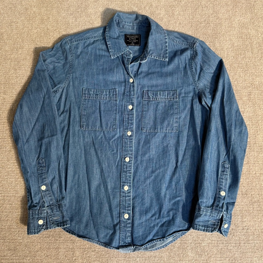 Abercrombie and Fitch Women's Blue Denim Button-up Long-sleeve Shirt - Size XS